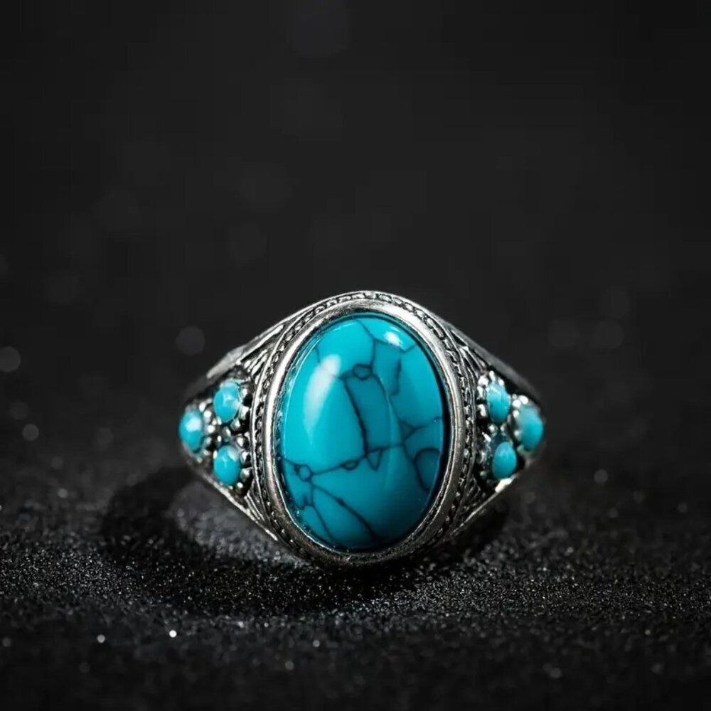 Woman's Unique Silver Synthetic Turquoise Ring Size 7